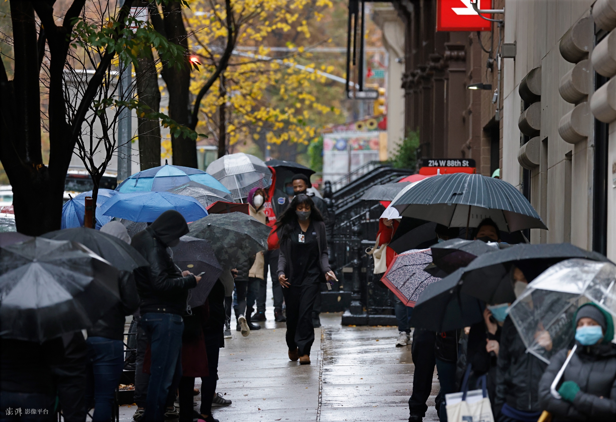 美国日增确诊超7.3万例(美国日增确诊超73万例是真的吗)