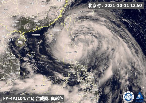 上海遭遇大风暴雨有方舱严重漏雨(上海狂风暴雨)