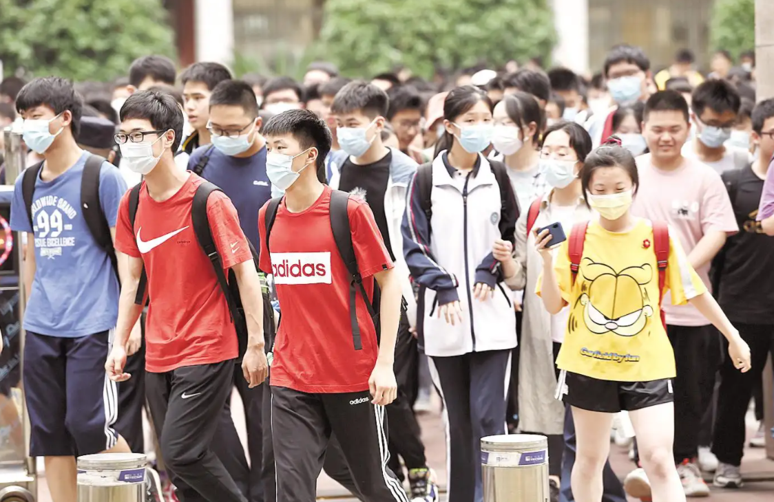 一中学现聚集性疫情(学校聚集性疫情的危害)