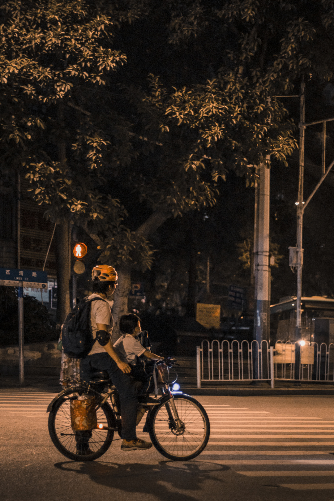 成都实行两点一线上下班模式(两点一线,上班下班) 成都实行两点一线上下班模式(两点一线,上班下班)