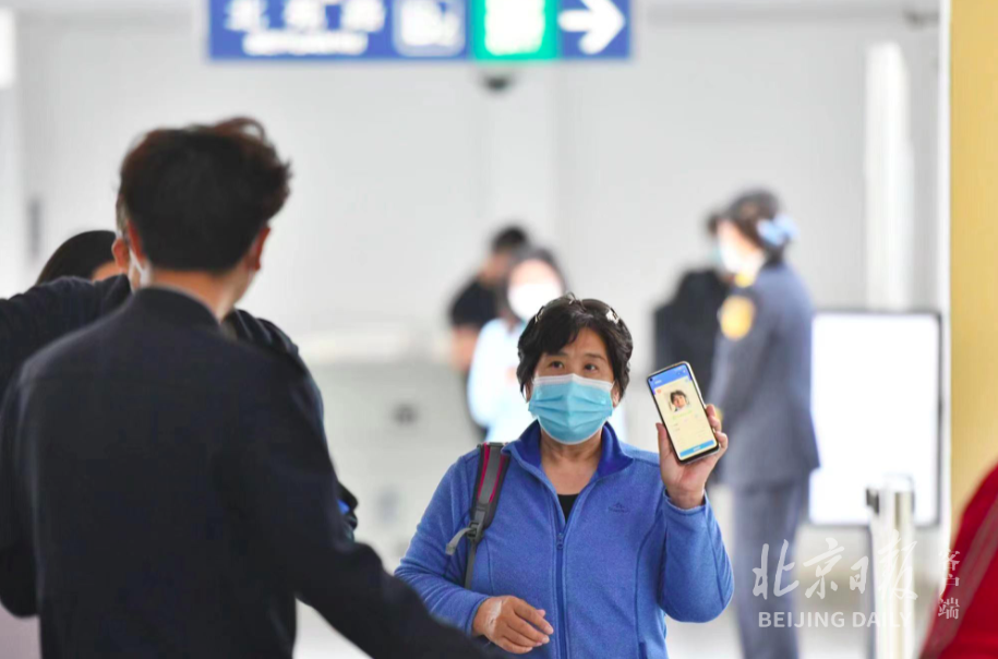 上海:公交地铁公园景区将不再查核酸(上海地铁站附近公园)